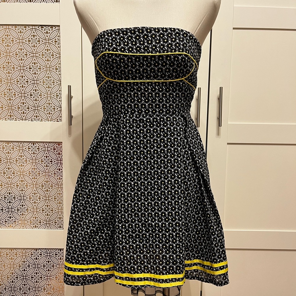 Black and yellow daisy print dress (box 1)